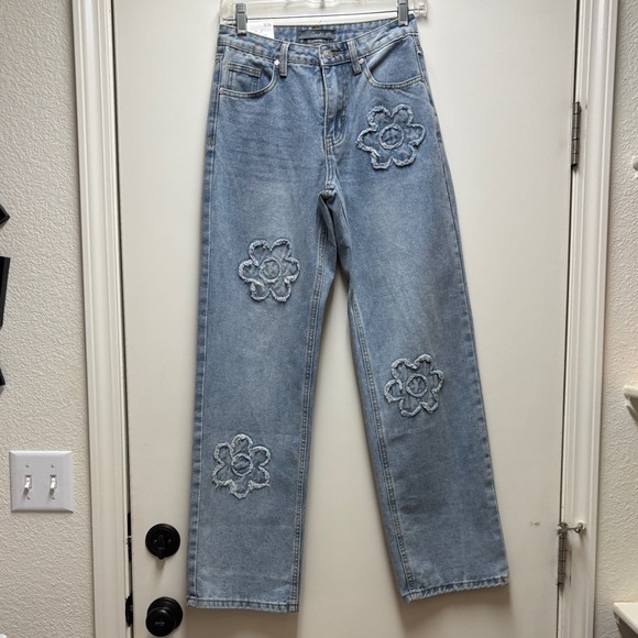 Cali1850 Denim - NWT Cali1850 Women's Floral Embroidered Light Blue Jeans Size 3/26